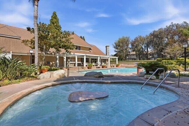 Building Photo - 2559 Plaza del Amo