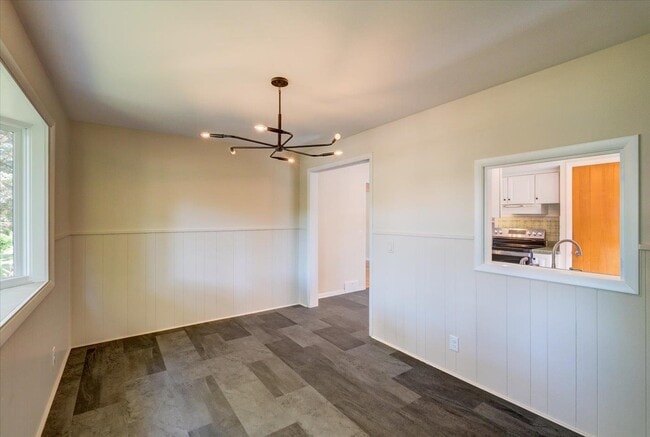 Building Photo - 401 Merrill Crest Dr