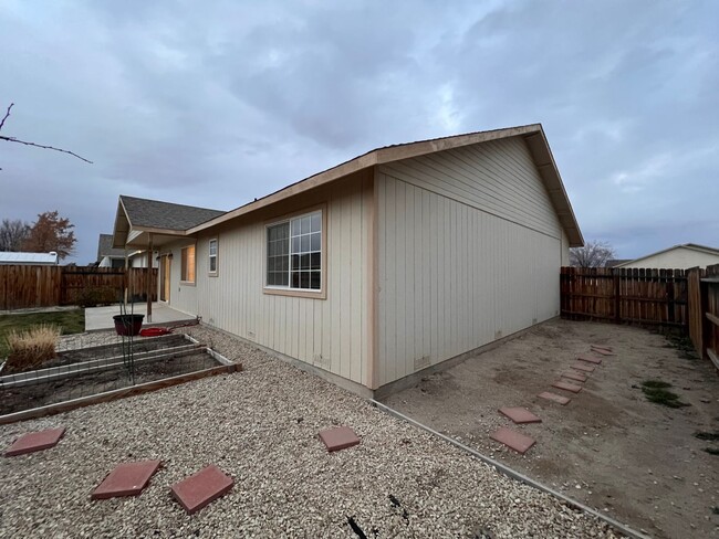 Building Photo - 3 bedroom Home For Rent in Fallon