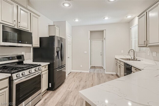 Building Photo - 25 Red Oak Canyon St