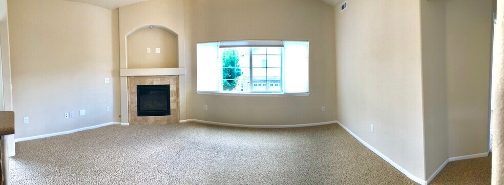 Living room 1 - 5039 Brookfield Dr