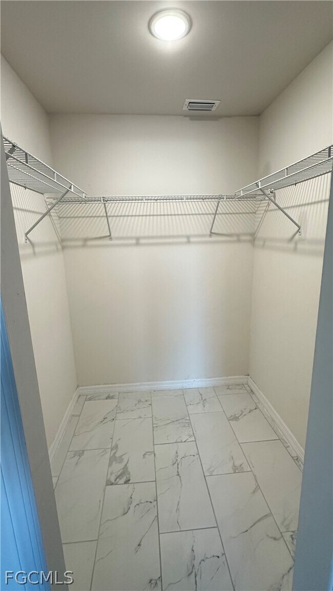 Building Photo - 3305 SW 15th Pl