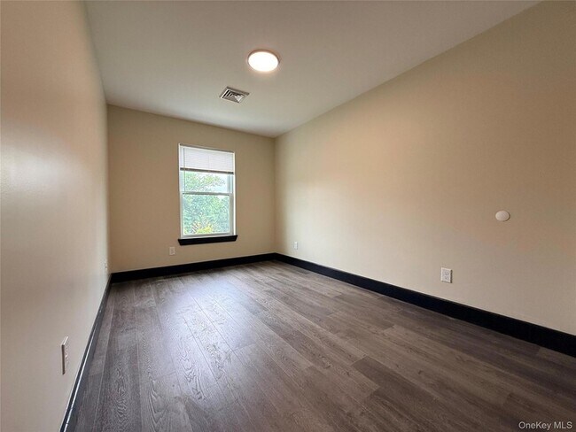 Building Photo - 268 Carpenter Ave