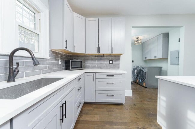 Building Photo - 116 Jewett St