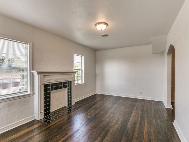 Building Photo - 1501 NE Grand Blvd