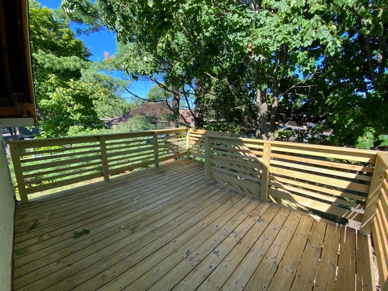 deck - 223 Pearl St