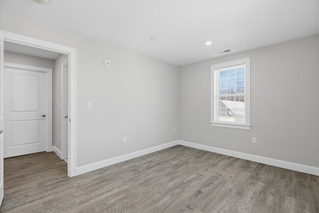 Building Photo - 204 Central St