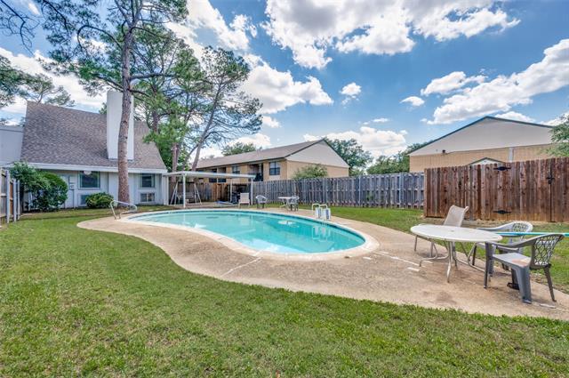 Building Photo - 412 Hollyhill Ln