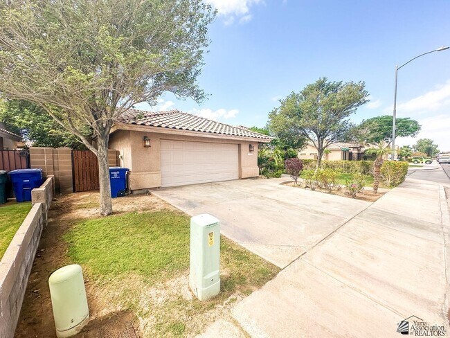 Building Photo - 3064 S 47th Ave