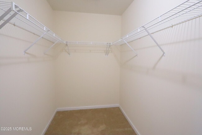 Building Photo - 100 Pine St