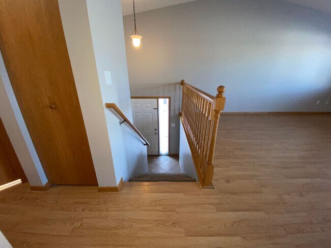 Building Photo - 3 Bedroom Twinhome near the New Sandford Hospital!!