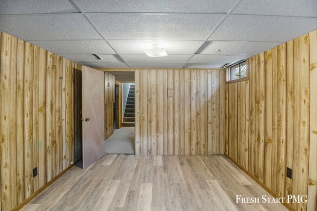 Building Photo - Bright & Spacious Family Home with Garage
