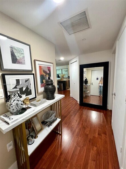 Building Photo - 500 Brickell Ave