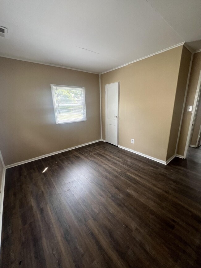 Building Photo - 960 Meadow Ln