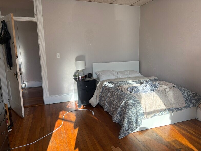 Building Photo - 1066 Commonwealth Ave