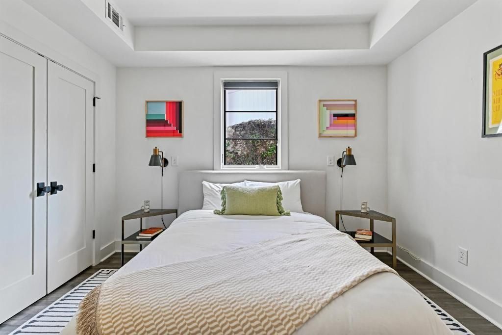 Building Photo - 634 Bonaventure Ave NE