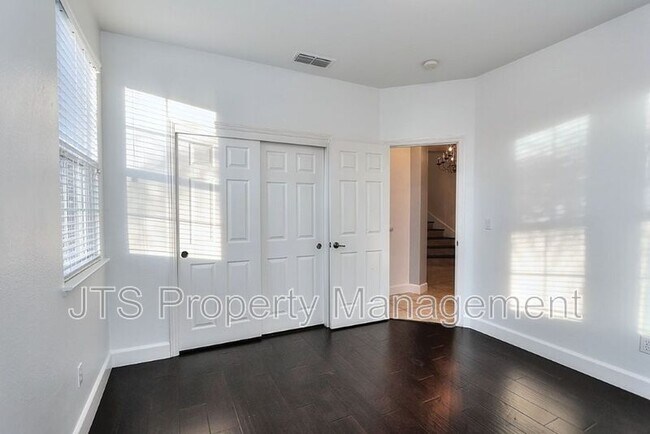 Building Photo - 5602 Jerry Litell Way