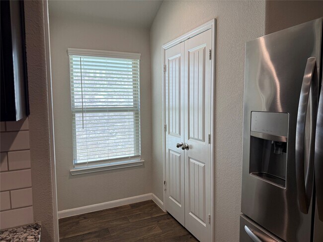 Building Photo - 3310 Sumac Dr