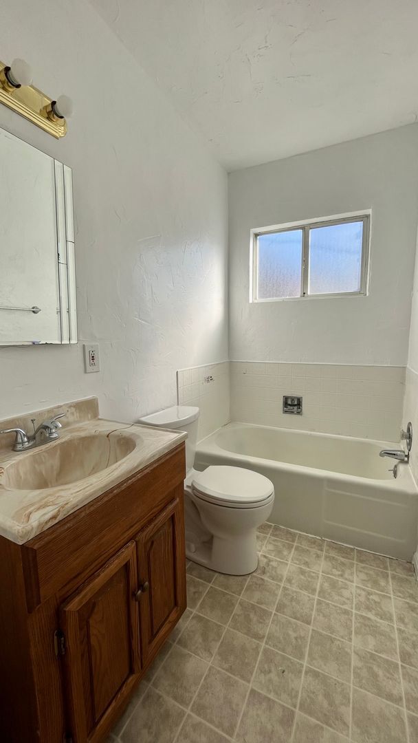 Building Photo - 2804 Van Buren Ave