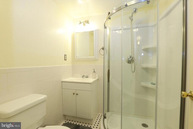 Building Photo - 8519 Electric Ave