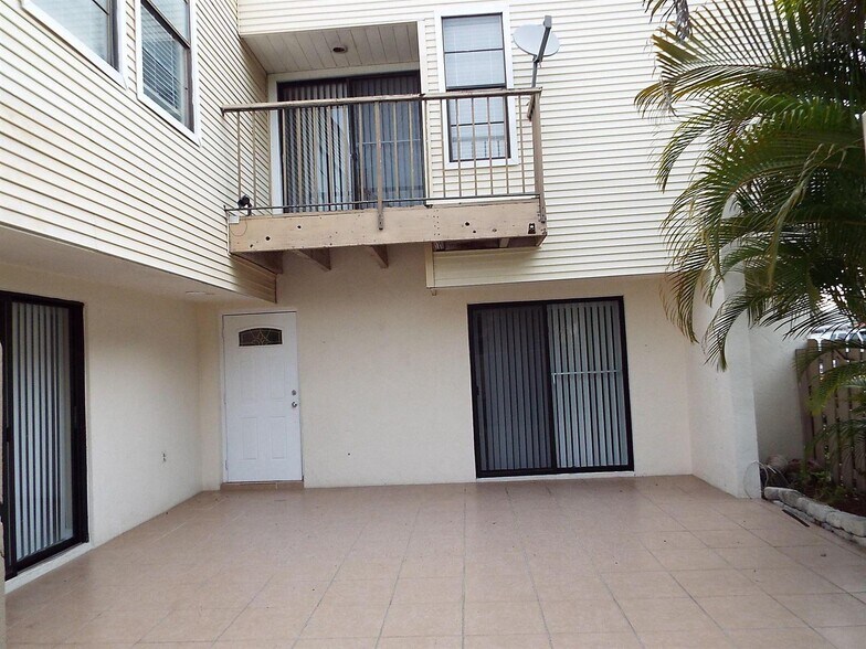 Building Photo - 1567 Shaker Cir