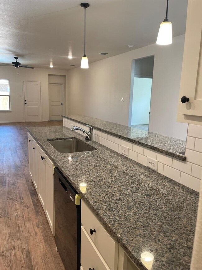 Building Photo - 5536 Kemper St