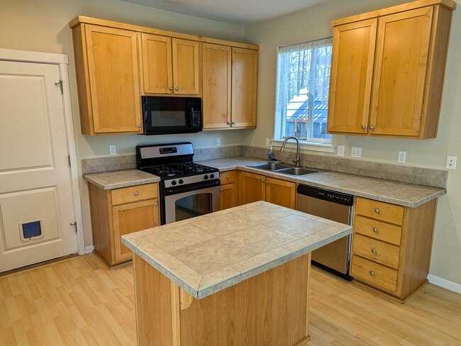 Building Photo - 1382 Glacier View St SE