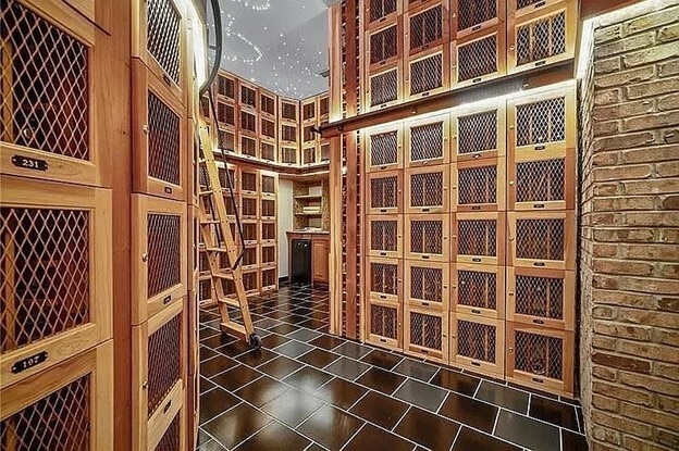 Building Photo - 3338 Peachtree Rd NE