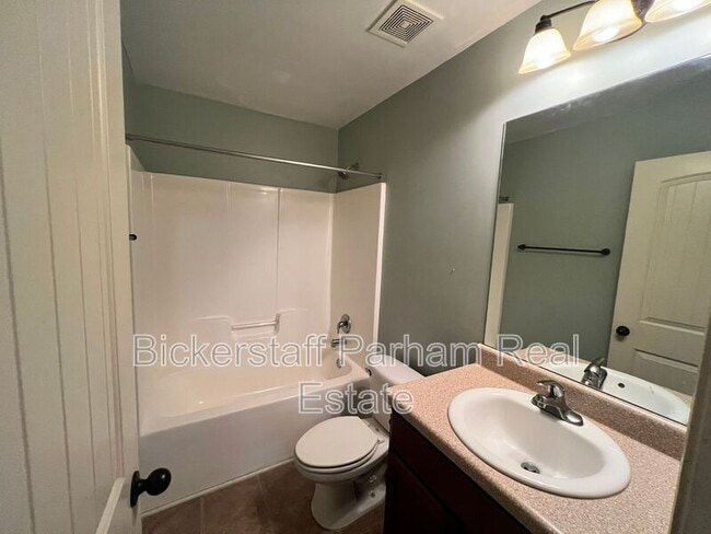 Building Photo - 15 Churchhill Dr