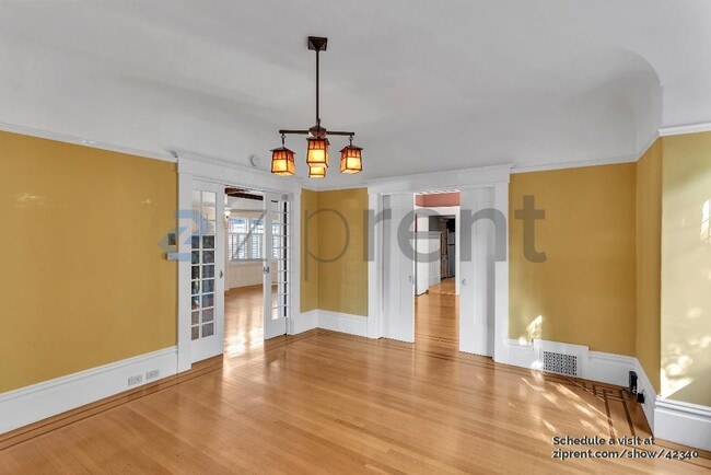Building Photo - 654 Chetwood St