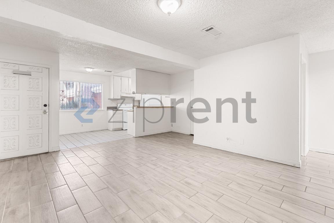Building Photo - Unit 33