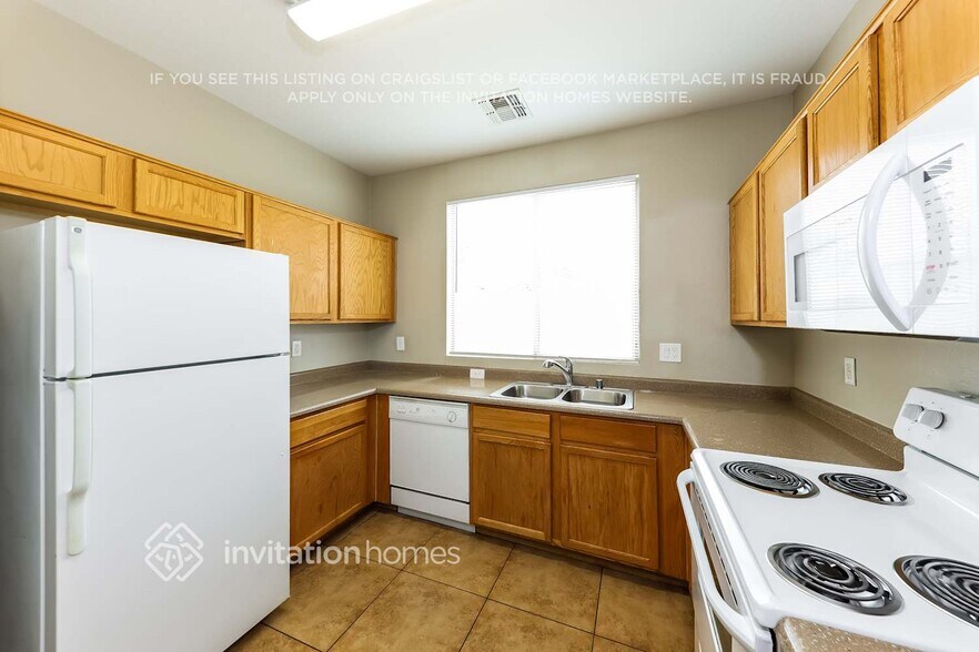 Building Photo - 11382 W Pima St