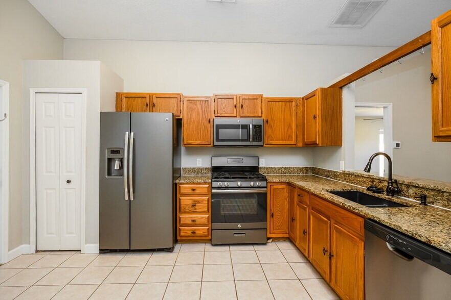 Building Photo - 4166 Shadow Creek Cir