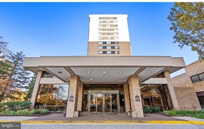 Building Photo - 3713 S George Mason Dr