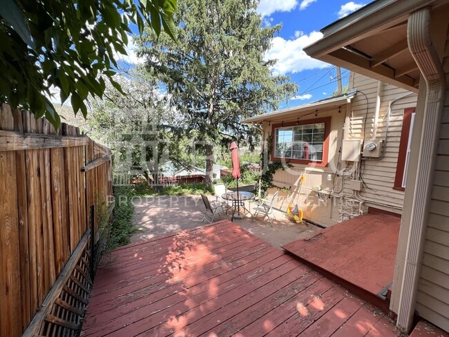 Building Photo - Charming Manitou Home