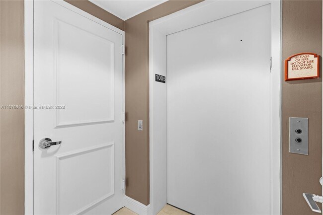 Building Photo - 789 Crandon Blvd