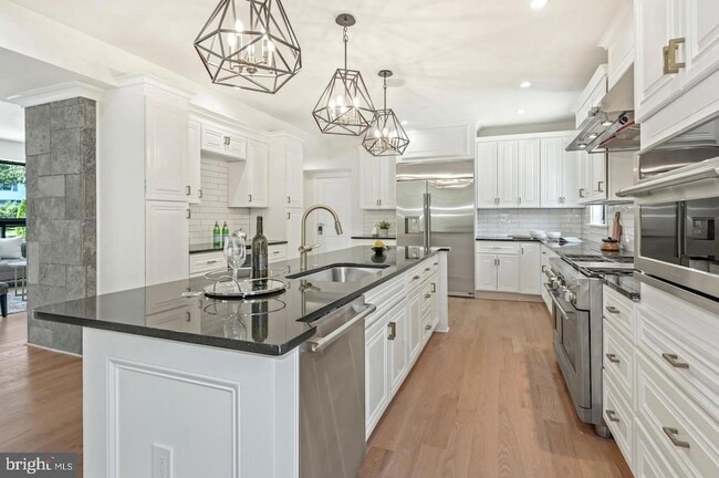 Building Photo - 5805 Massachusetts Ave