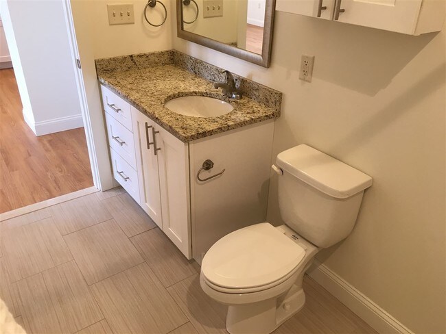 Building Photo - 875 Elm St