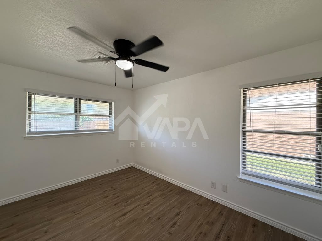 Building Photo - 4907 Stoneleigh Dr