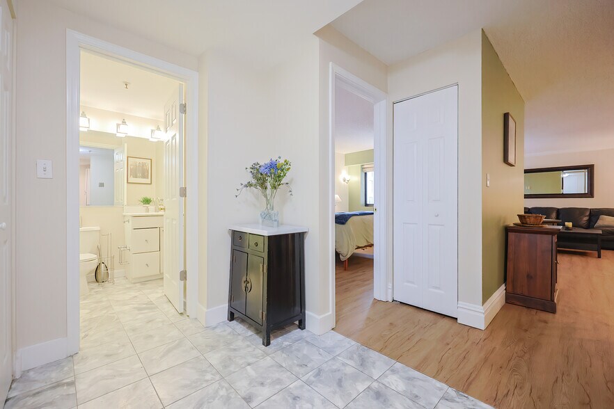 Building Photo - 15 North Beacon St