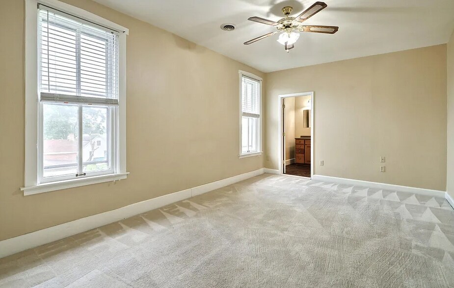 Building Photo - 2379 Table Rock Rd