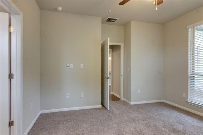 Building Photo - 3240 E Whitestone Blvd