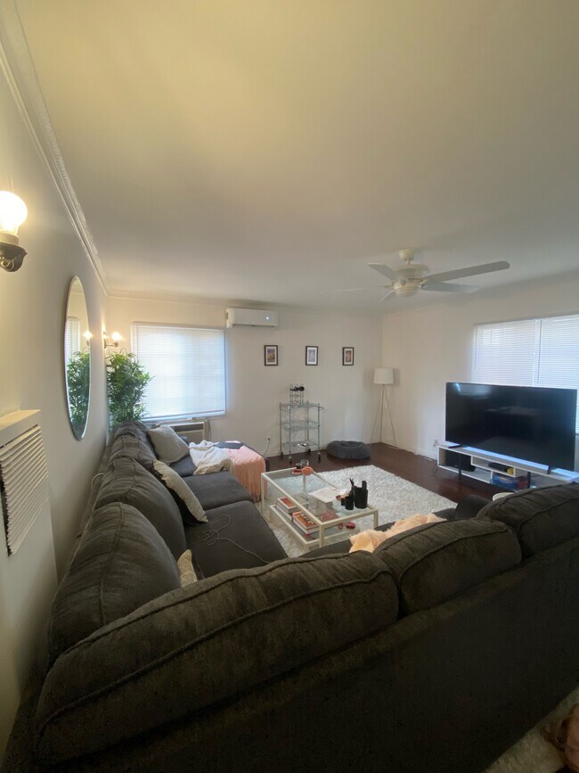 Living room - 135 S Orlando Ave