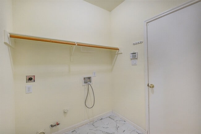 Building Photo - 3018 Park Springs Ln