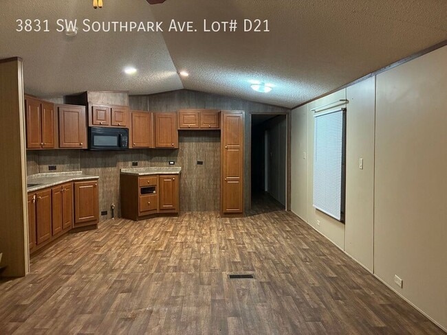 Building Photo - 3831 SW South Park Ave