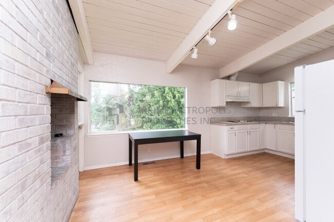 Building Photo - 28 21st Pl