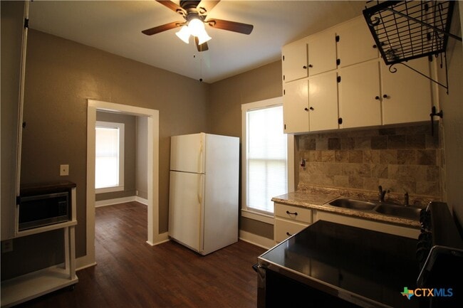 Building Photo - 516 E Mountain St