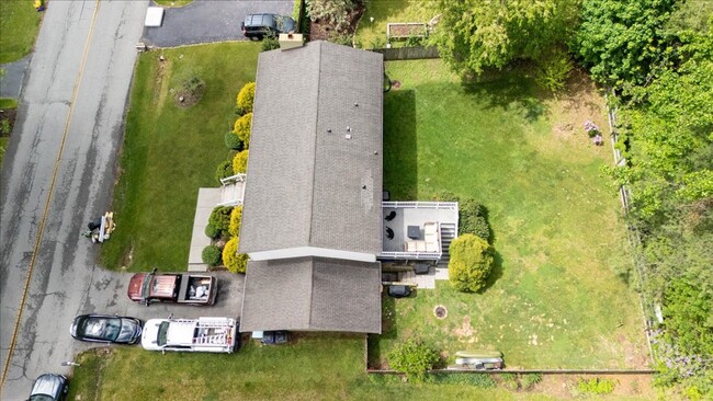 Building Photo - Spacious Home with Amazing Fenced Yard in ...