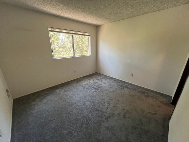 Building Photo - La Jolla Townhome For Rent
