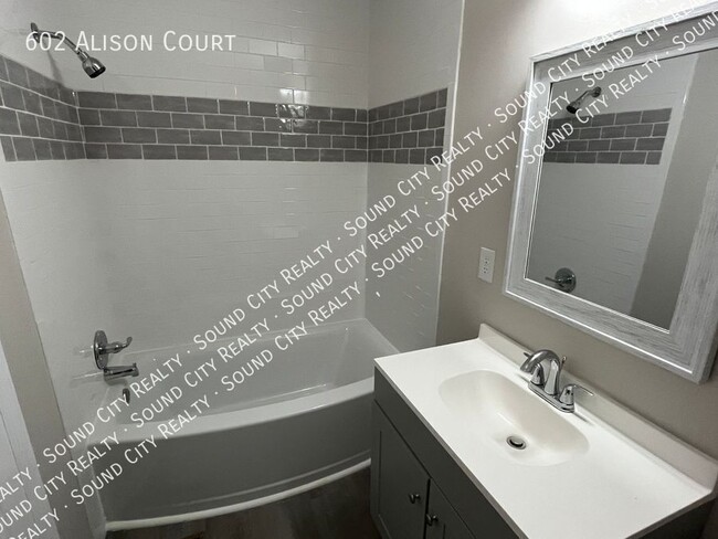 Building Photo - 602 Alison Ct